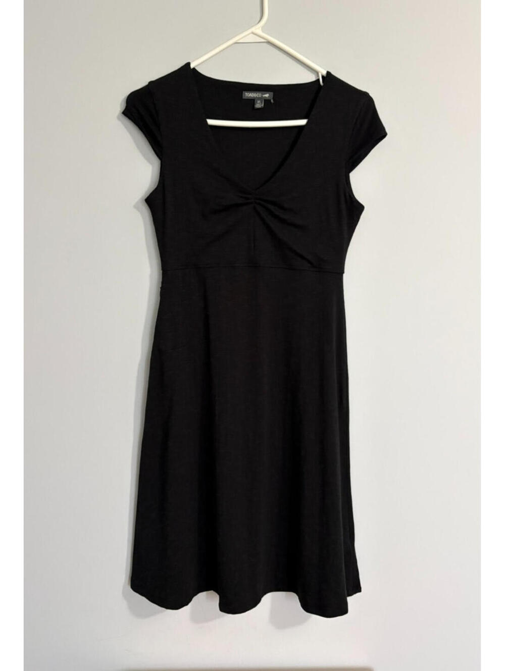 Toad&Co Black Rosemarie V-Neck Cap Sleeve Tencel Organic Cotton Dress Size XS - Picture 1 of 9